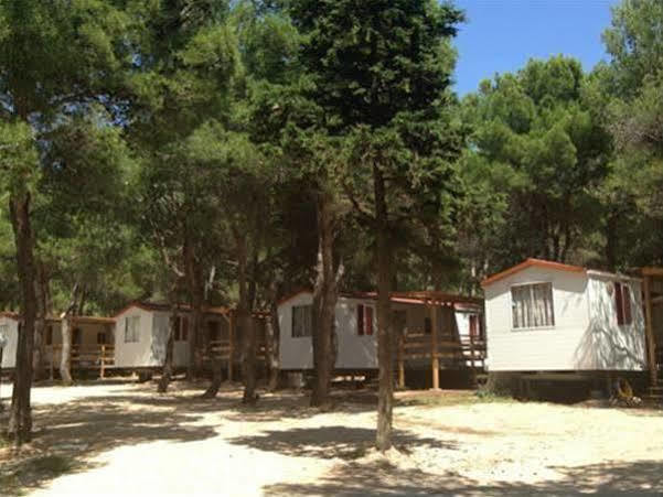 Hôtel Camp Porat à Povljana Extérieur photo