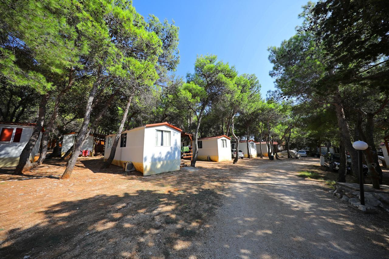 Hôtel Camp Porat à Povljana Extérieur photo