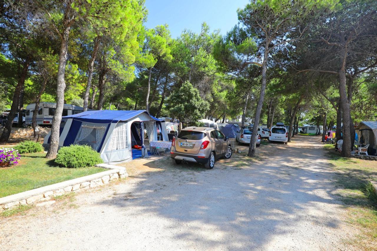 Hôtel Camp Porat à Povljana Extérieur photo