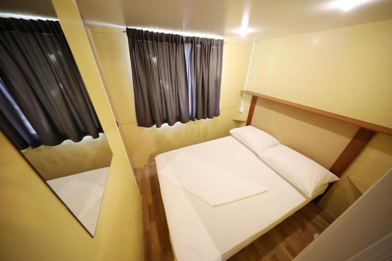 Hôtel Camp Porat à Povljana Extérieur photo