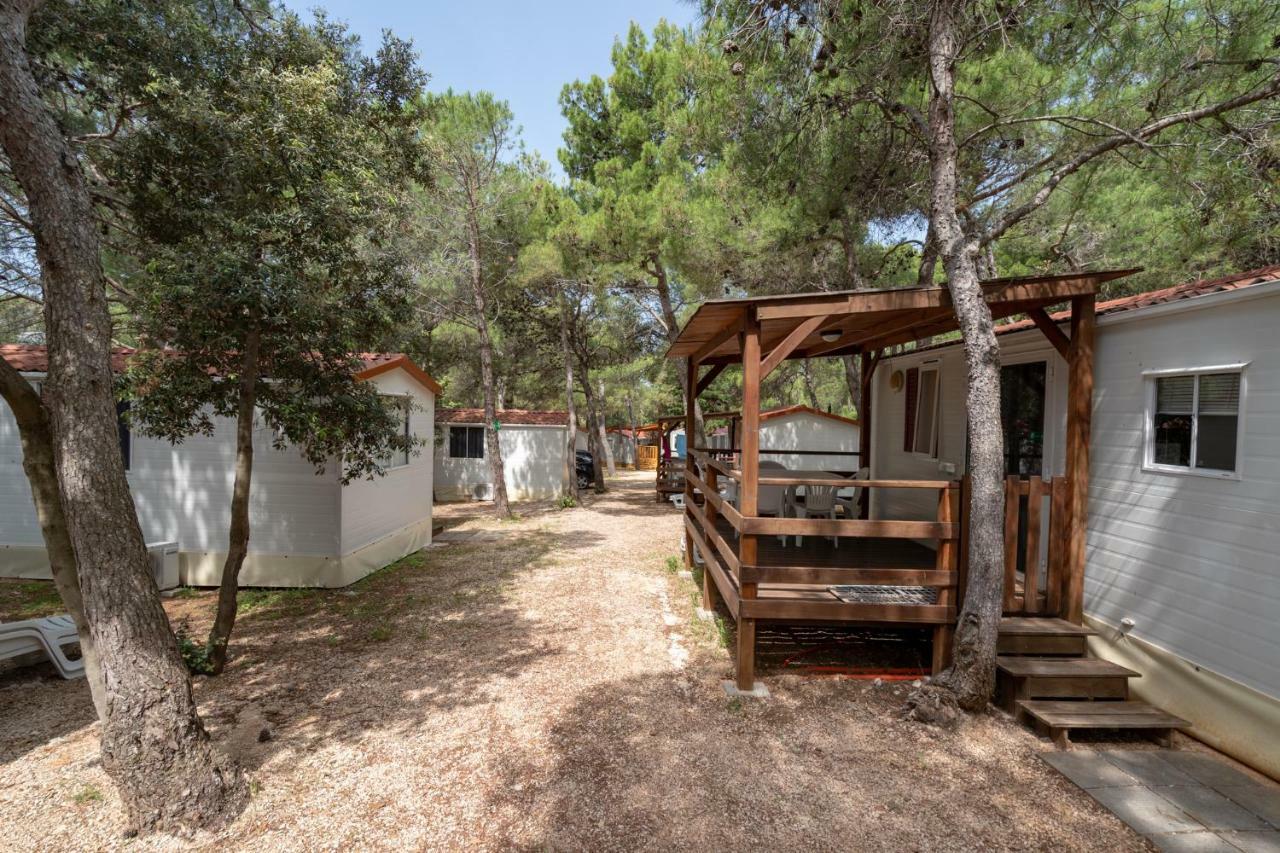 Hôtel Camp Porat à Povljana Extérieur photo