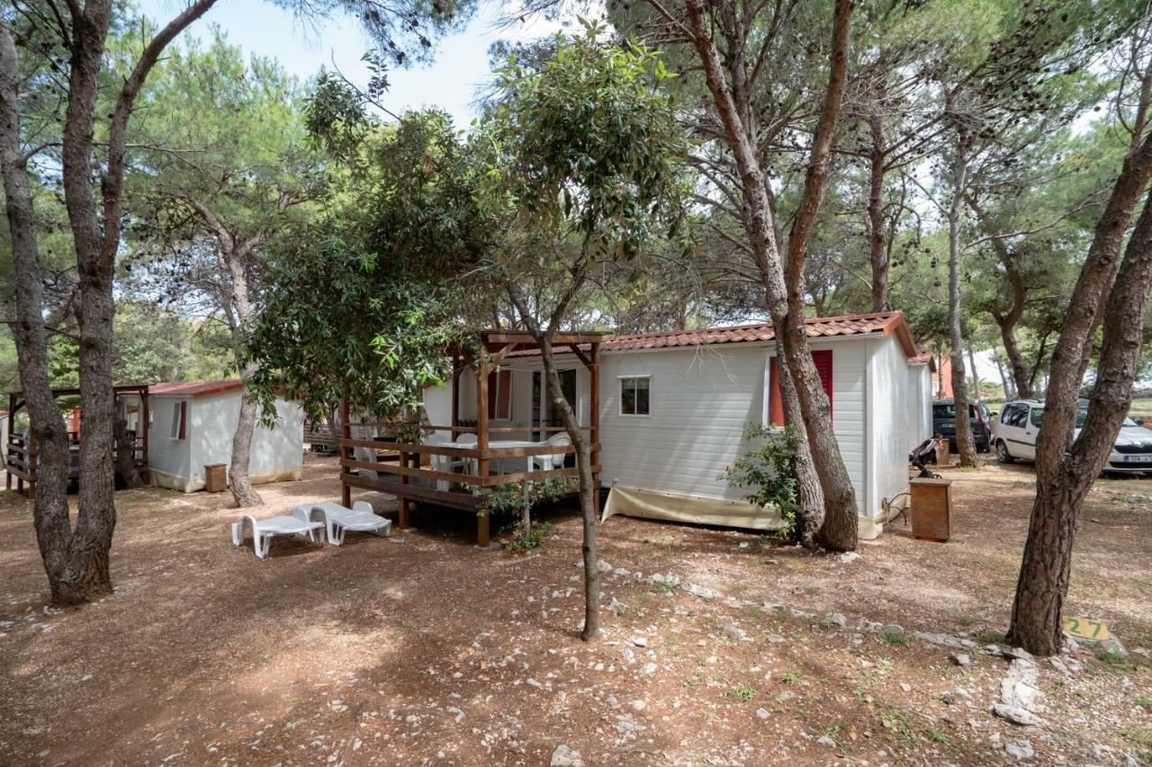 Hôtel Camp Porat à Povljana Extérieur photo