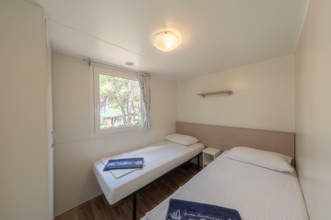 Hôtel Camp Porat à Povljana Extérieur photo