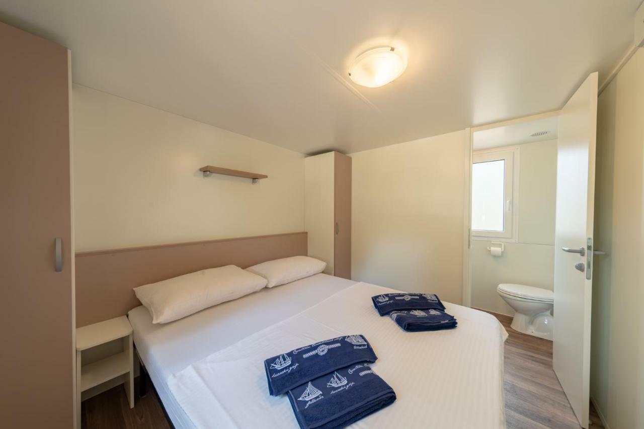 Hôtel Camp Porat à Povljana Extérieur photo